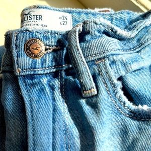 Hollister Curvy High Rise Mom Jean